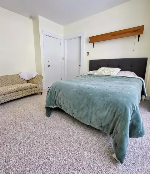 Bedroom - 2480 Main St, Bethlehem, NH 03574 photo 3 of 9