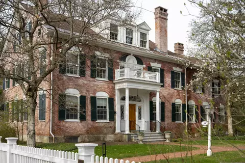 39 Elm St #B, Woodstock, VT 05091