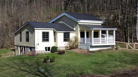11 Lamore Rd, Essex Junction, VT 05452