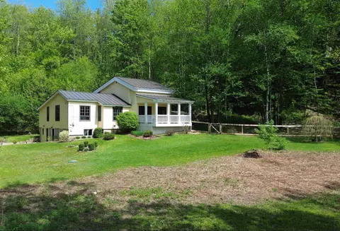 11 Lamore Rd, Essex Junction, VT 05452