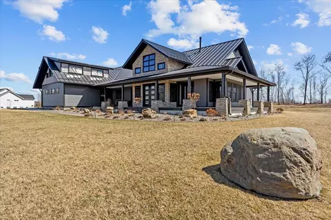 61 Lakewood Dr, Swanton, VT 05488