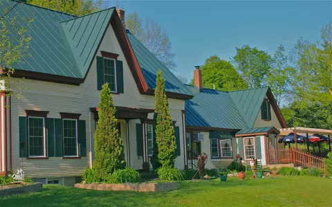 52 Upper Rd, Bridgewater, VT 05035