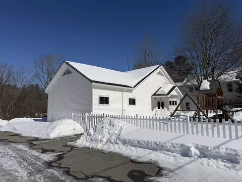 92 W Main St, Hyde Park, VT 05655