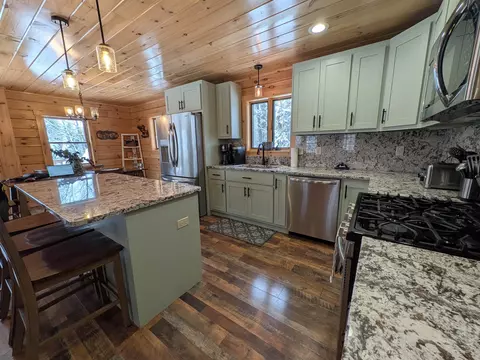 147 Fieldstone Dr, Haverhill, NH 03765