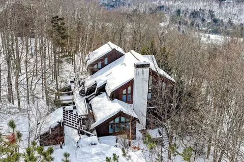 726 E Ash Rd, Plymouth, VT 05056