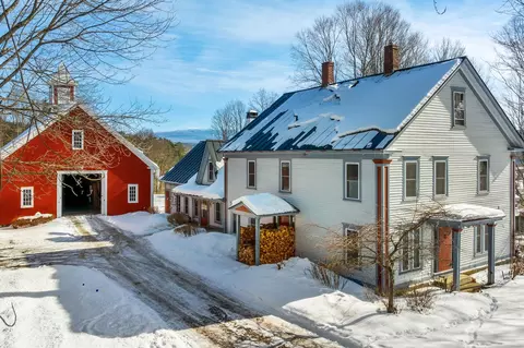 68 Doe Ln, Newbury, VT 05051