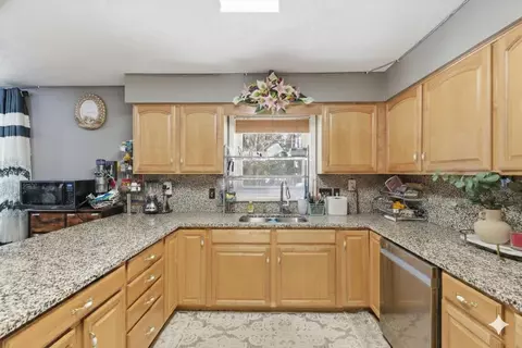 Kitchen - 240 N Brownell Rd, Williston, VT 05495 photo 2 of 3