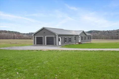 482 Pidgeon Hill Rd, Franklin, VT 05457
