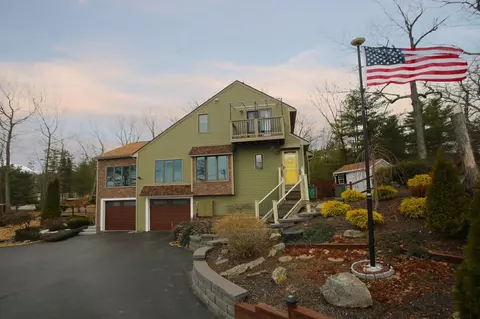 1 Grandview Ave, Derry, NH 03038