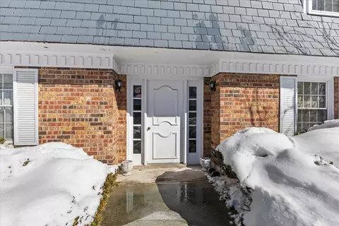 125 Kennedy Dr #3, South Burlington, VT 05403