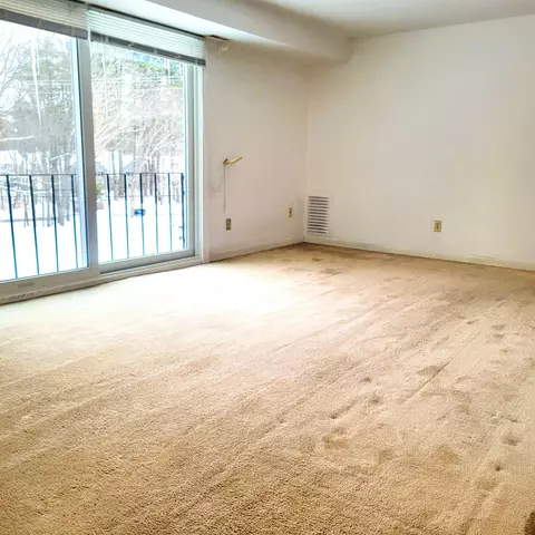 Living - 5 Brookside Dr #9, Exeter, NH 03833 photo 2 of 4