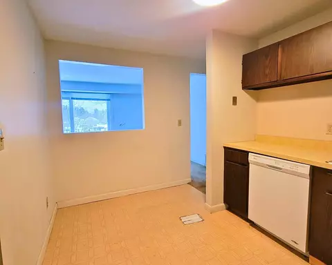 5 Brookside Dr #9, Exeter, NH 03833