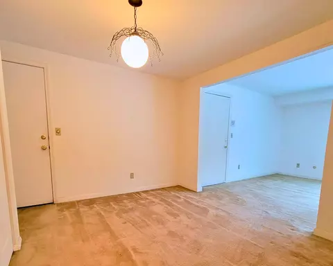 Living - 5 Brookside Dr #9, Exeter, NH 03833 photo 3 of 4