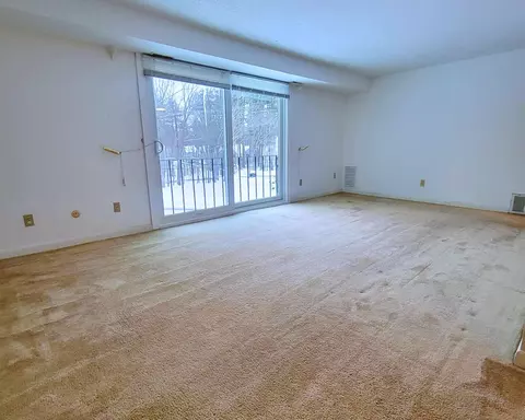 Living - 5 Brookside Dr #9, Exeter, NH 03833 photo 4 of 4