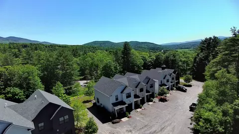 102 Hill St #6, Stowe, VT 05672