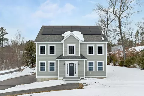 135 Smoke St, Barrington, NH 03825