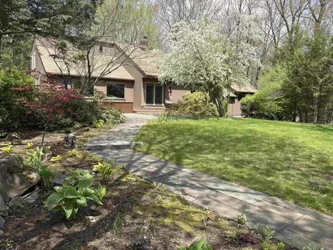 4 Windsor Blvd, Londonderry, NH 03053