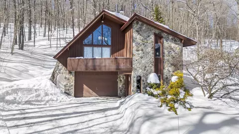 11 Roundtree Rd, Winhall, VT 05340