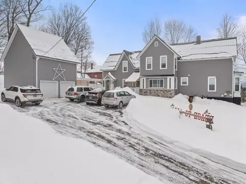43 High St, Laconia, NH 03246