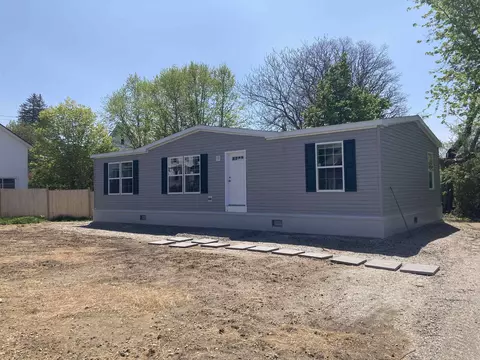 40 School St, Canaan, NH 03741