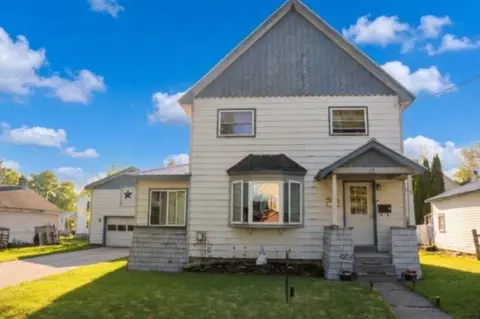 12 Hamilton Pl, Richford, VT 05476