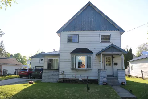 12 Hamilton Pl, Richford, VT 05476