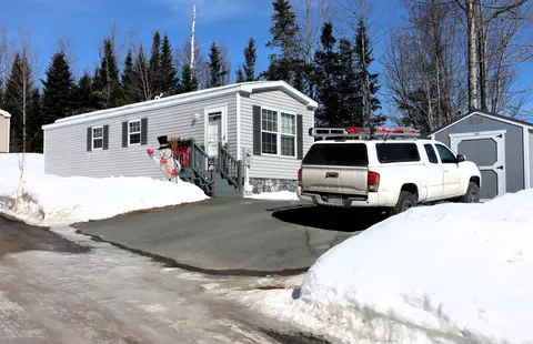 12 Victoria Ln, Berlin, NH 03570