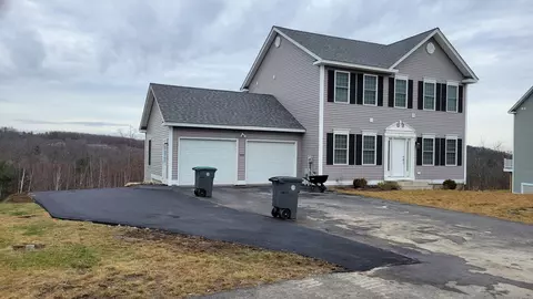 146 Brookview Dr, Hooksett, NH 03106