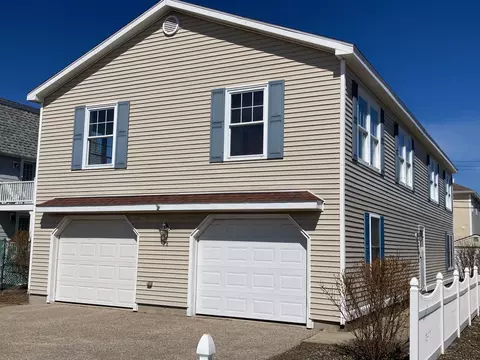 78 Pembroke St, Seabrook, NH 03874