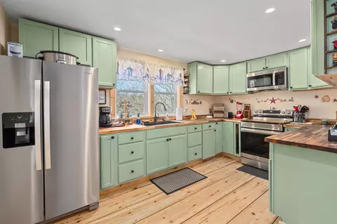 336 New Hampton Rd, Franklin, NH 03235