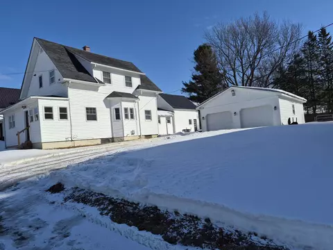 62 Young St, Newport, VT 05855