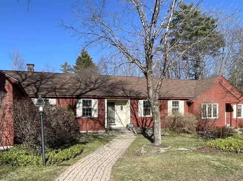 14 Colonial Sq #14, Peterborough, NH 03458