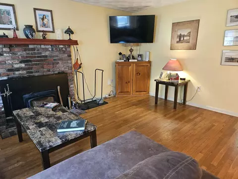 Living - 7 Chapman Way, Exeter, NH 03833 photo 1 of 4