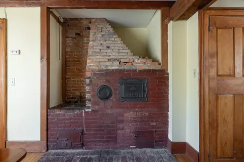 Entry Way - 1003 School St, Dunbarton, NH 03046 photo 3 of 4