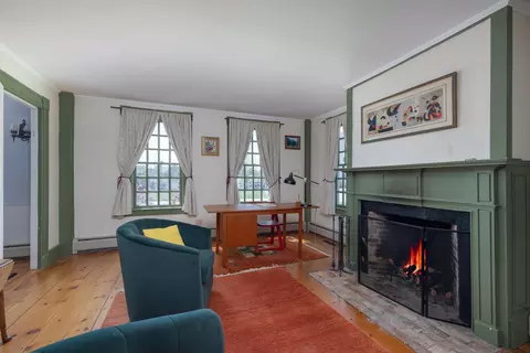 Living - 1003 School St, Dunbarton, NH 03046 photo 2 of 3