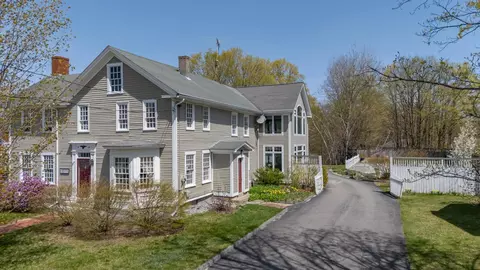 1003 School St, Dunbarton, NH 03046