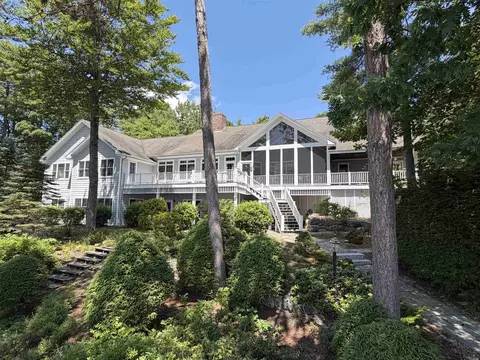6 Governor Wentworth Hwy, Tuftonboro, NH 03816