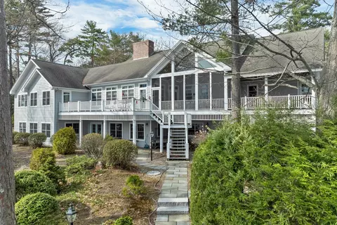6 Governor Wentworth Hwy, Tuftonboro, NH 03816