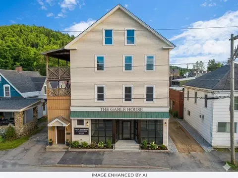 8 Parsons St, Colebrook, NH 03576