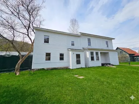 49 Winter St, Hardwick, VT 05843