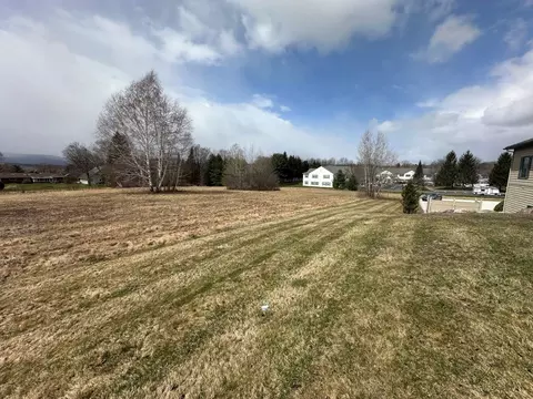 10 General Wing Rd, Rutland City, VT 05701