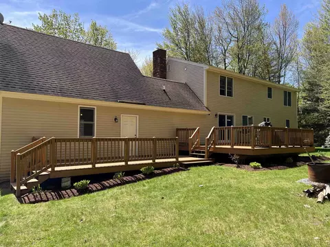 15 Chevey Hill Rd, Weare, NH 03281