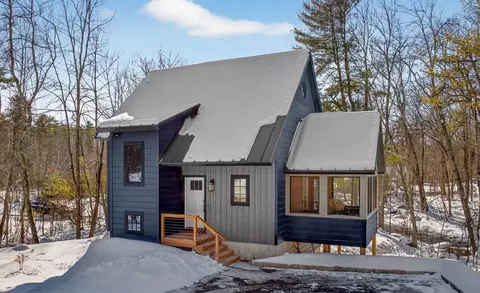 86 Governor Wentworth Hwy, Tuftonboro, NH 03853