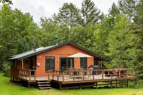 292 Tallwood Cir, Londonderry, VT 05148