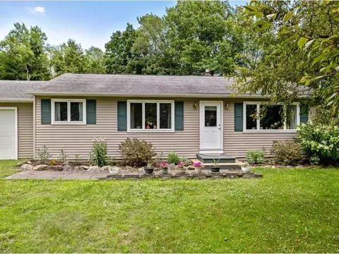 102 Mcginn Dr, Georgia, VT 05478