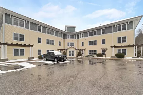 597 Lafayette Rd # R, Hampton, NH 03842