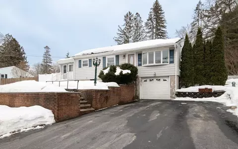 169 Central St, Hudson, NH 03051