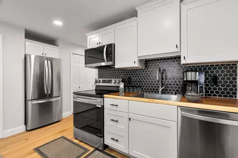 555 Calef Rd #4, Manchester, NH 03103