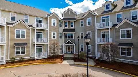 61 Pearl St #18, Essex Junction, VT 05452