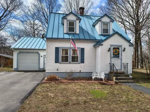 157 Commonwealth Ave, Springfield, VT 05156